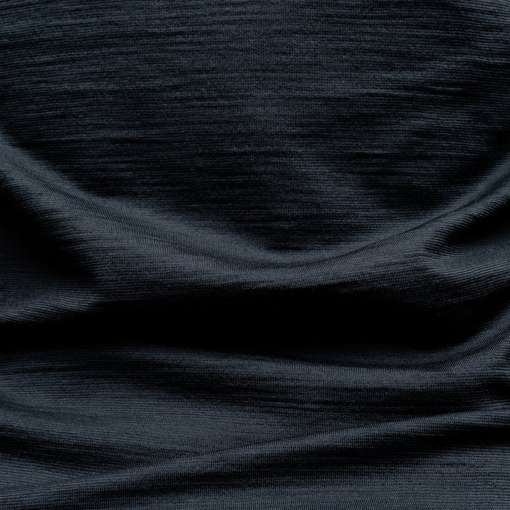 Merino Damen Shirt mit V-Ausschnitt von Tom Fyfe Detailaufnahme der Stofffarbe Anthrazit  #farbe_anthrazit