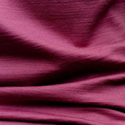 Merino Damen Shirt mit V-Ausschnitt von Tom Fyfe Detailaufnahme der Stofffarbe 