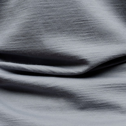 Merino Damen Shirt mit V-Ausschnitt von Tom Fyfe Detailaufnahme der Stofffarbe Anthrazit 