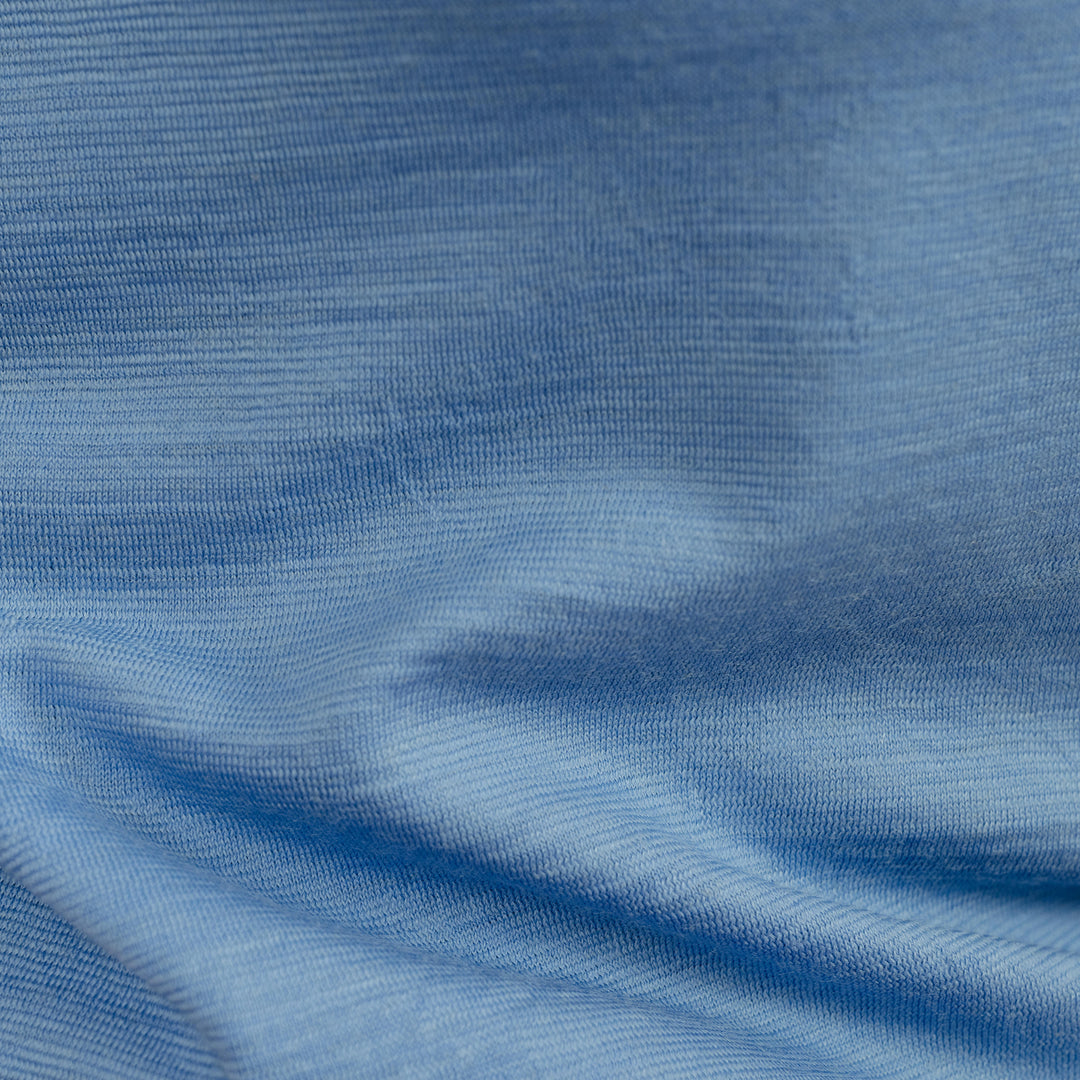 Merino Damen Shirt mit V-Ausschnitt von Tom Fyfe Stoff im Detail in Steelblue #farbe_steelblue