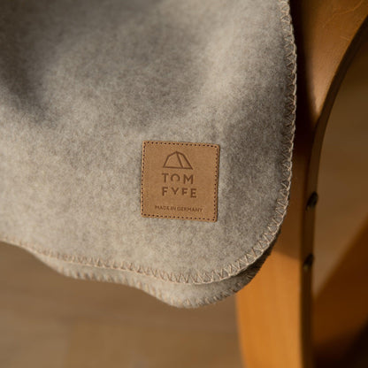 TOM FYFE Merino Decke in Moonstone, dritte Produktansicht 