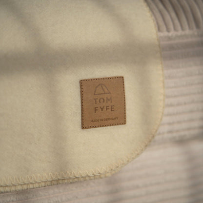TOM FYFE Merino Decke in Polar White, zweite Produktansicht 