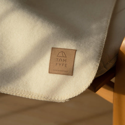 TOM FYFE Merino Decke in Polar White, dritte Produktansicht 