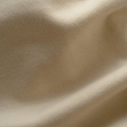 TOM FYFE Merino Decke in Polar White, Nahaufnahme der Stoffstruktur 