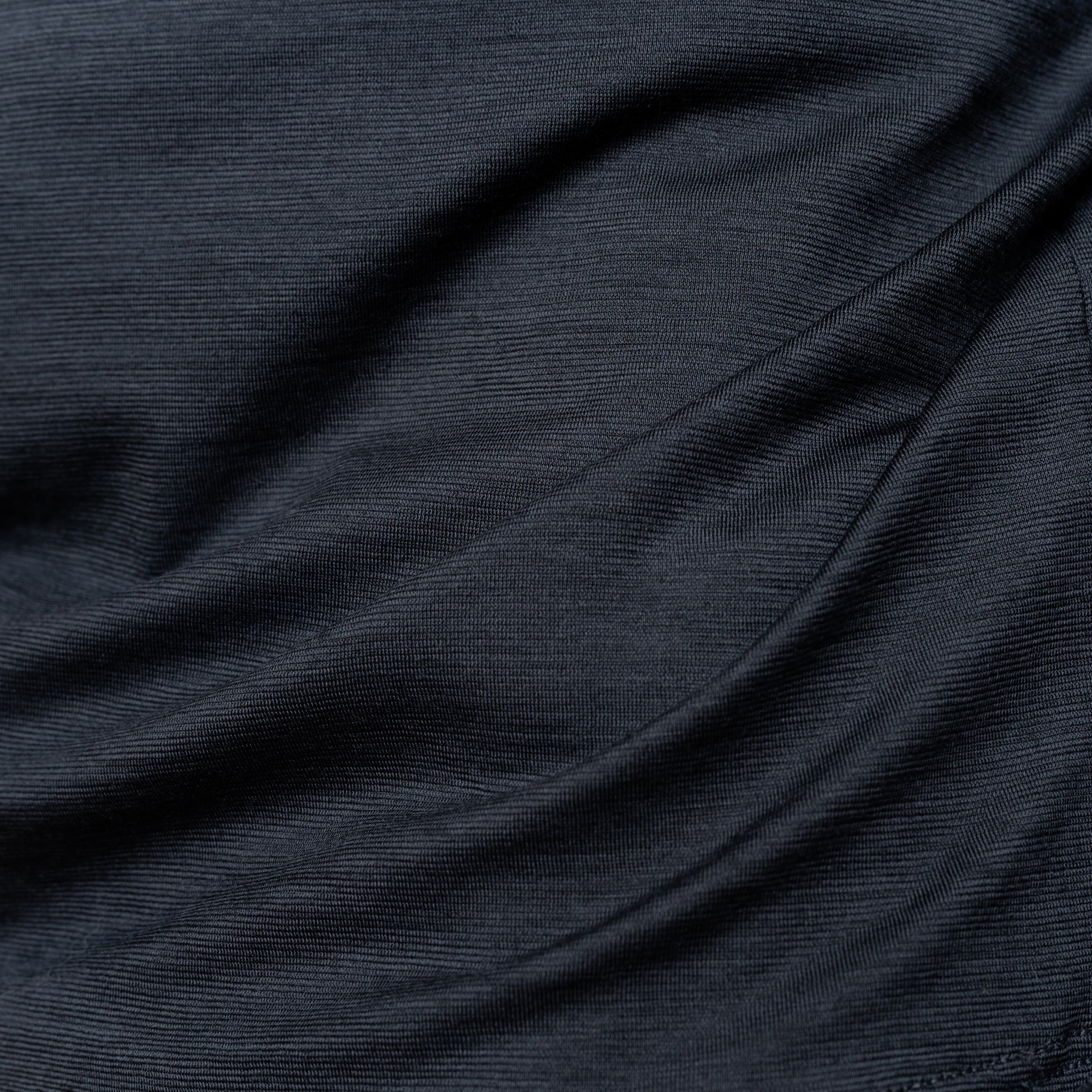 Merino Herren Shirt Nahaufnahme von Tom Fyfe in Anthrazit 