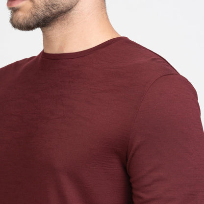 Tom Fyfe Merino Herren Langarmshirt in Burgundy, Schulteransicht 