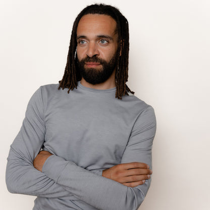 Merino Herren Longsleeve Frontansicht von Tom Fyfe in Hellgrau 