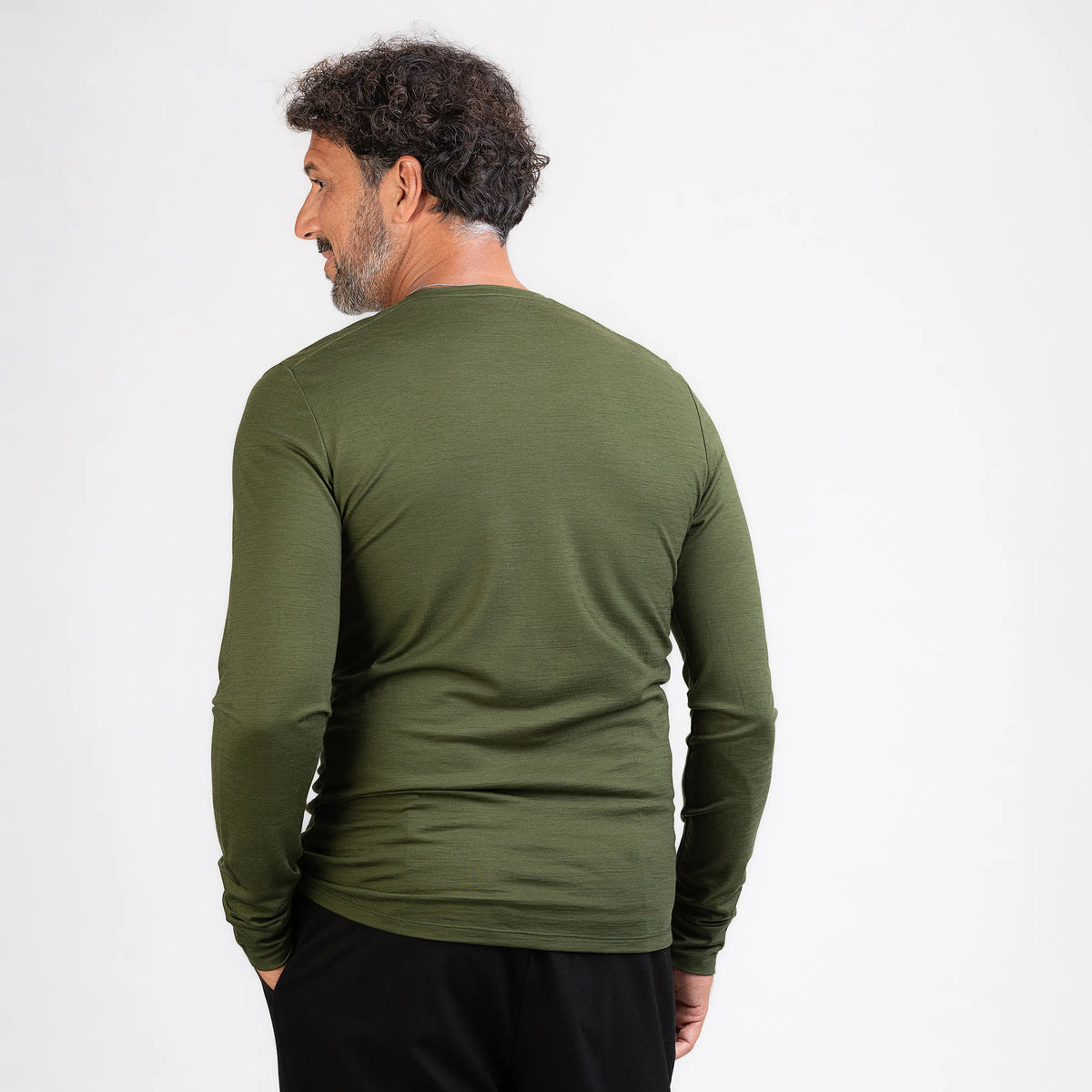 TOM FYFE Merino Herren Langarmshirt in Waldgrün, Rückenansicht 