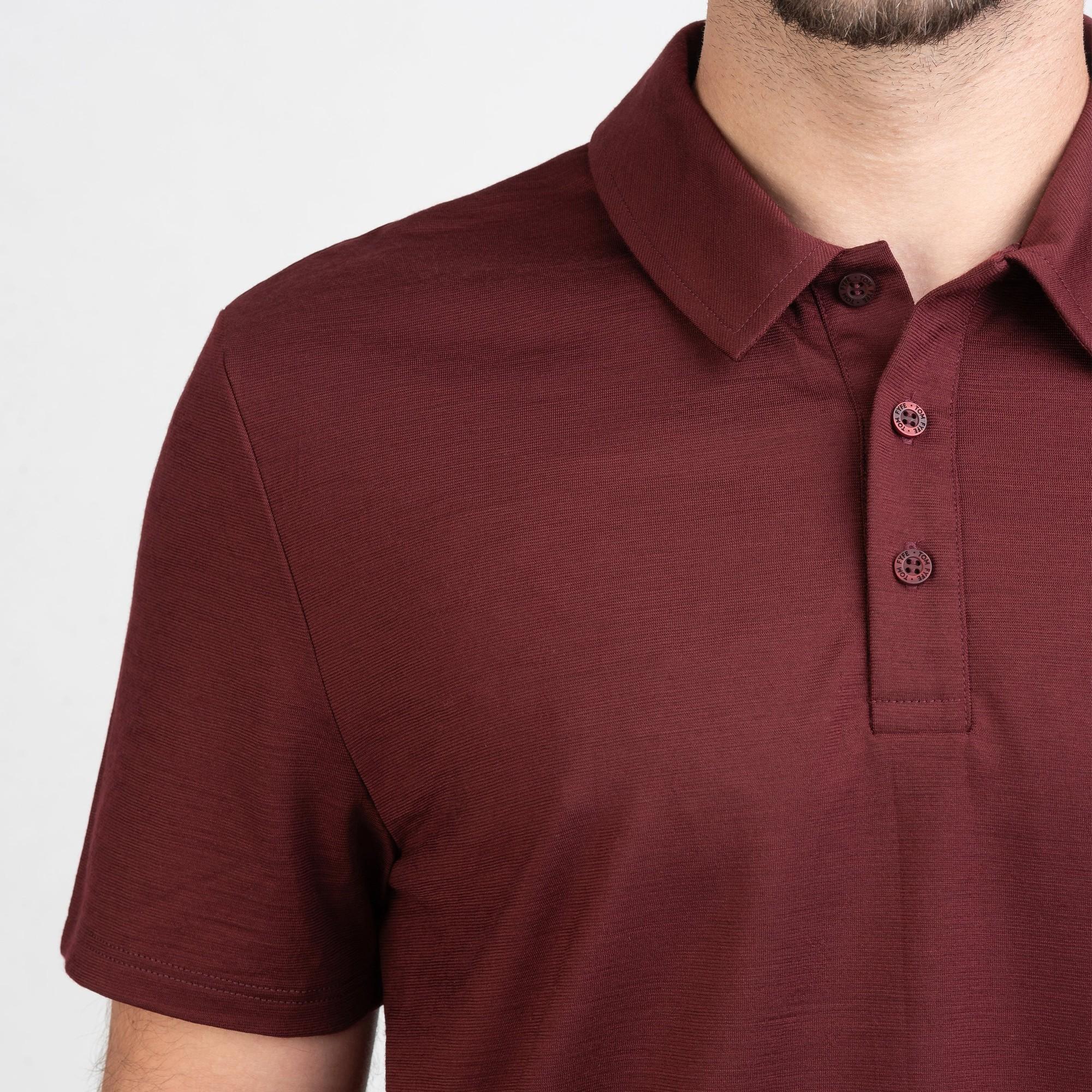Tom Fyfe Merino Herren Poloshirt in Burgundy, Detailansicht 