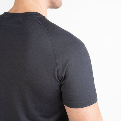 Merino Herren Unterhemd T-Shirt Nahaufnahme Hinteransicht von TOM FYFE in Anthrazit 