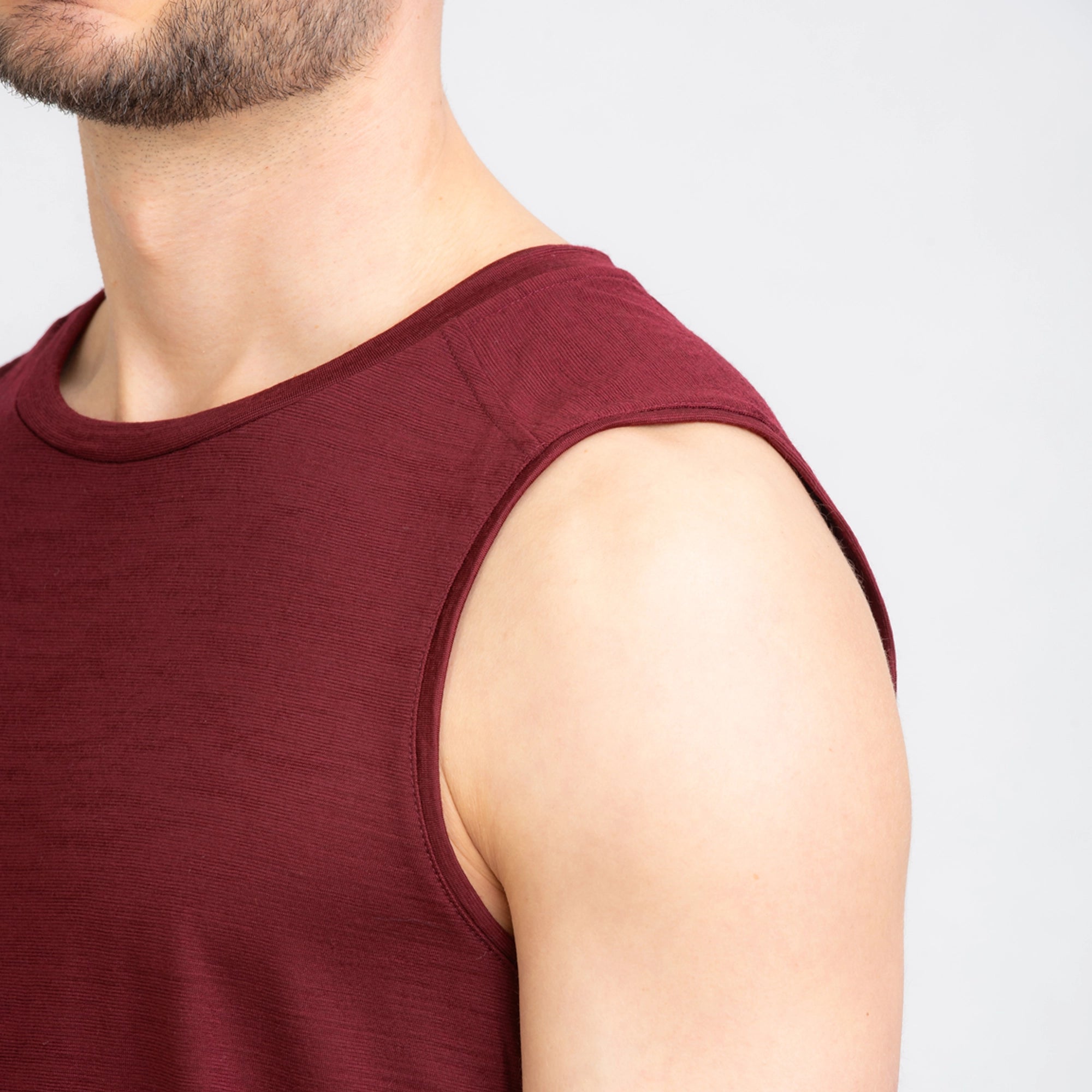 TOM FYFE Merino Herren Tank Top in Burgundy, Kragen TF101007 