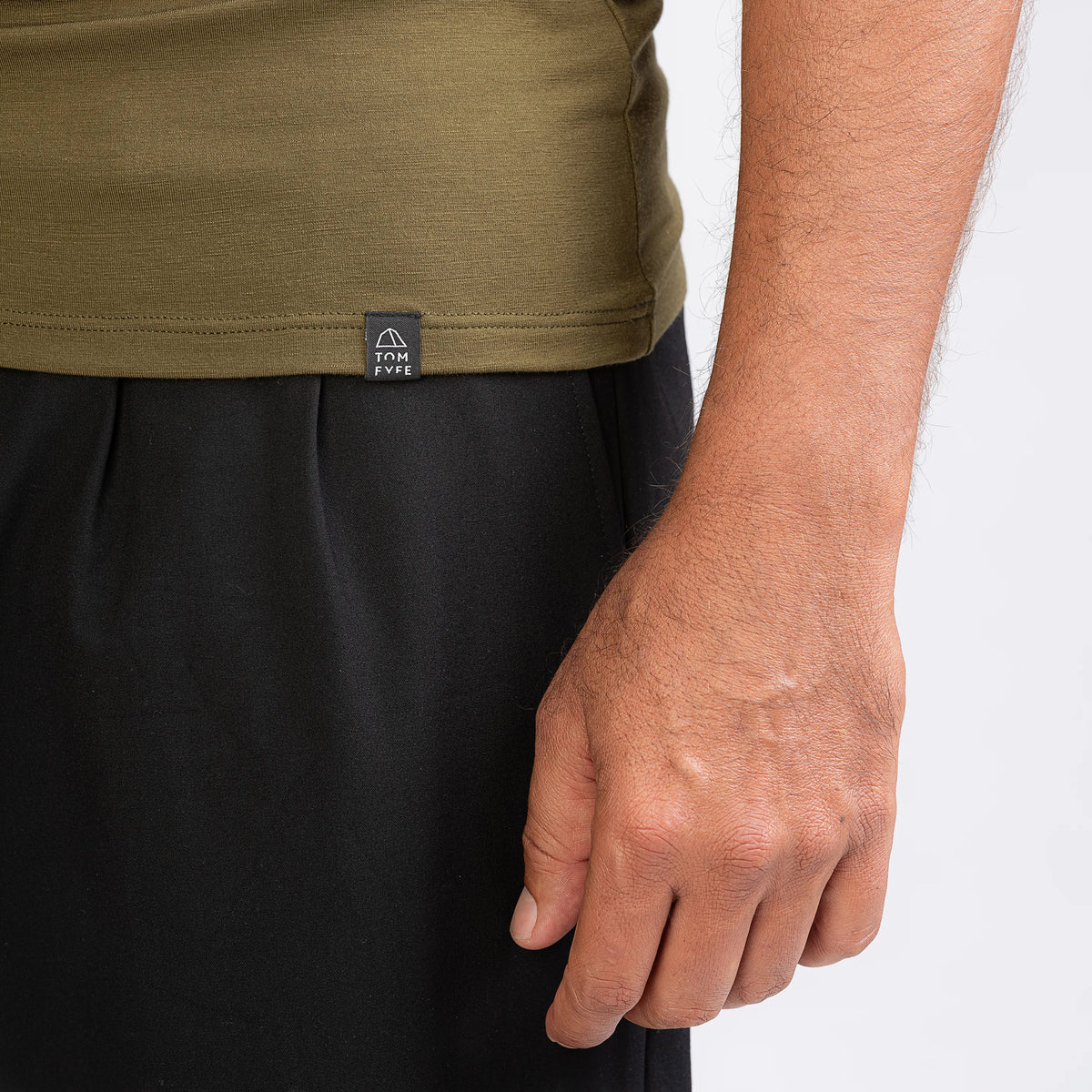 TOM FYFE Merino Herrren Stretch 240 Tank Top in Deep Olive, Label TF101009 