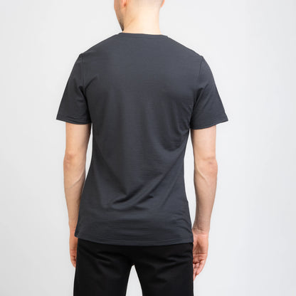 Merino Herren Shirt mit V-Ausschnitt Rueckenansicht von TOM FYFE in Anthrazit 