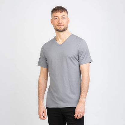 Merino Herren Shirt mit V-Ausschnitt Frontansicht von TOM FYFE in Hellgrau 