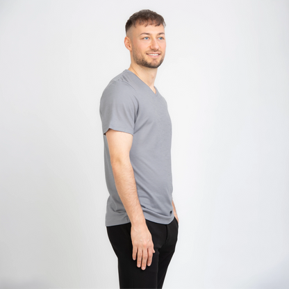 Merino Herren Shirt mit V-ausschnitt von TOM FYFE in Hellgrau Seitenansicht 