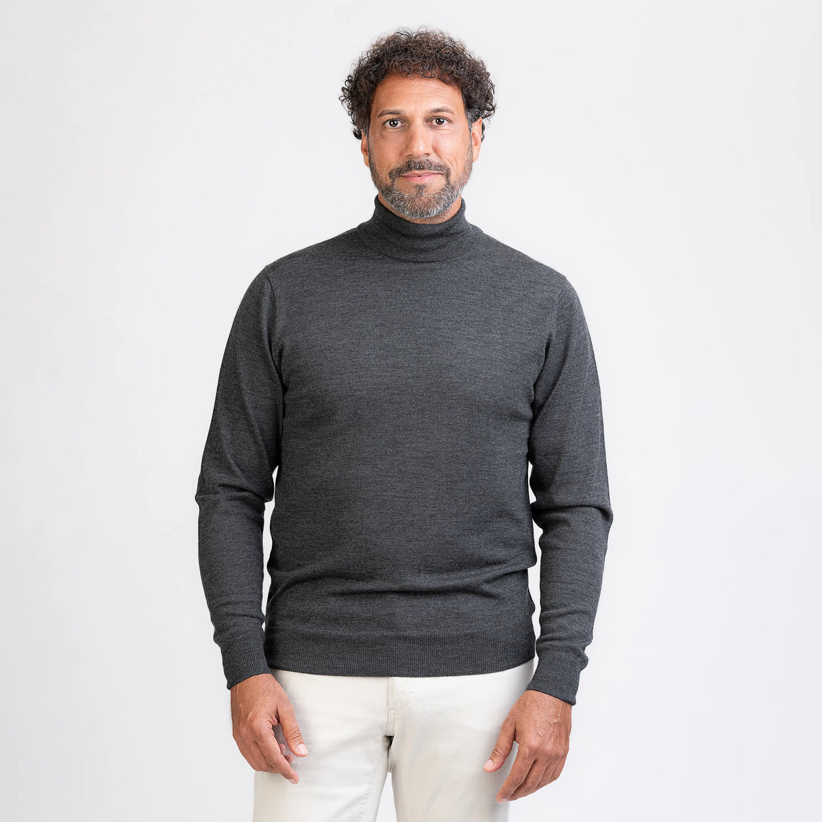 TOM FYFE Merino Herren Turtleneck-Pullover in Dark Gray Melange Frontansicht 