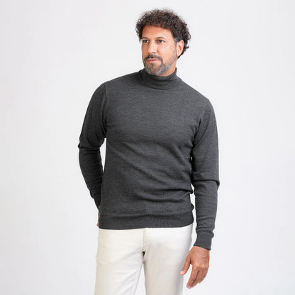 TOM FYFE Merino Herren Turtleneck-Pullover in Dark Gray Melange Frontansicht 2 