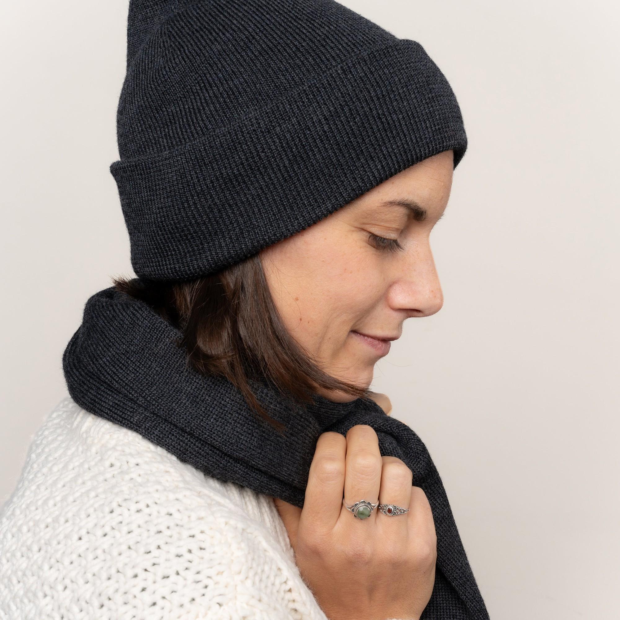 Merino Stickmuetze von Tom Fyfe in Anthrazit 