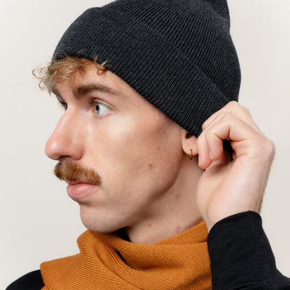 Merino Stickmuetze von Tom Fyfe in Anthrazit 
