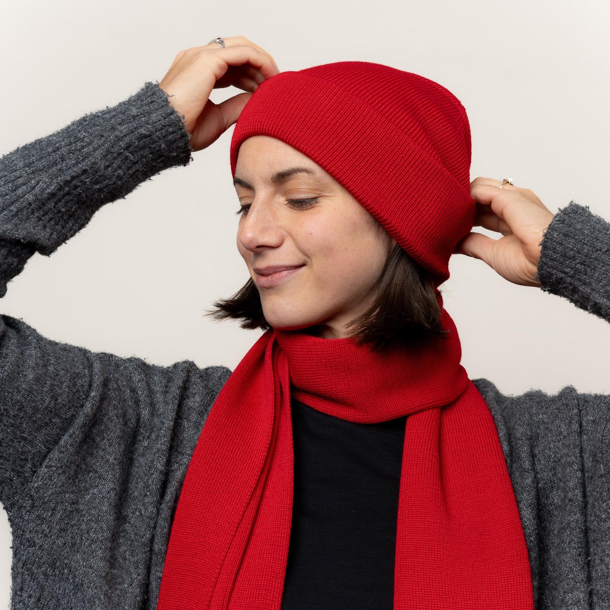 Merino Stickmuetze von Tom Fyfe in Rot 