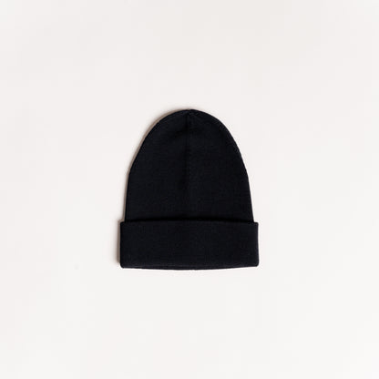 Merino Stickmuetze von Tom Fyfe in Schwarz 
