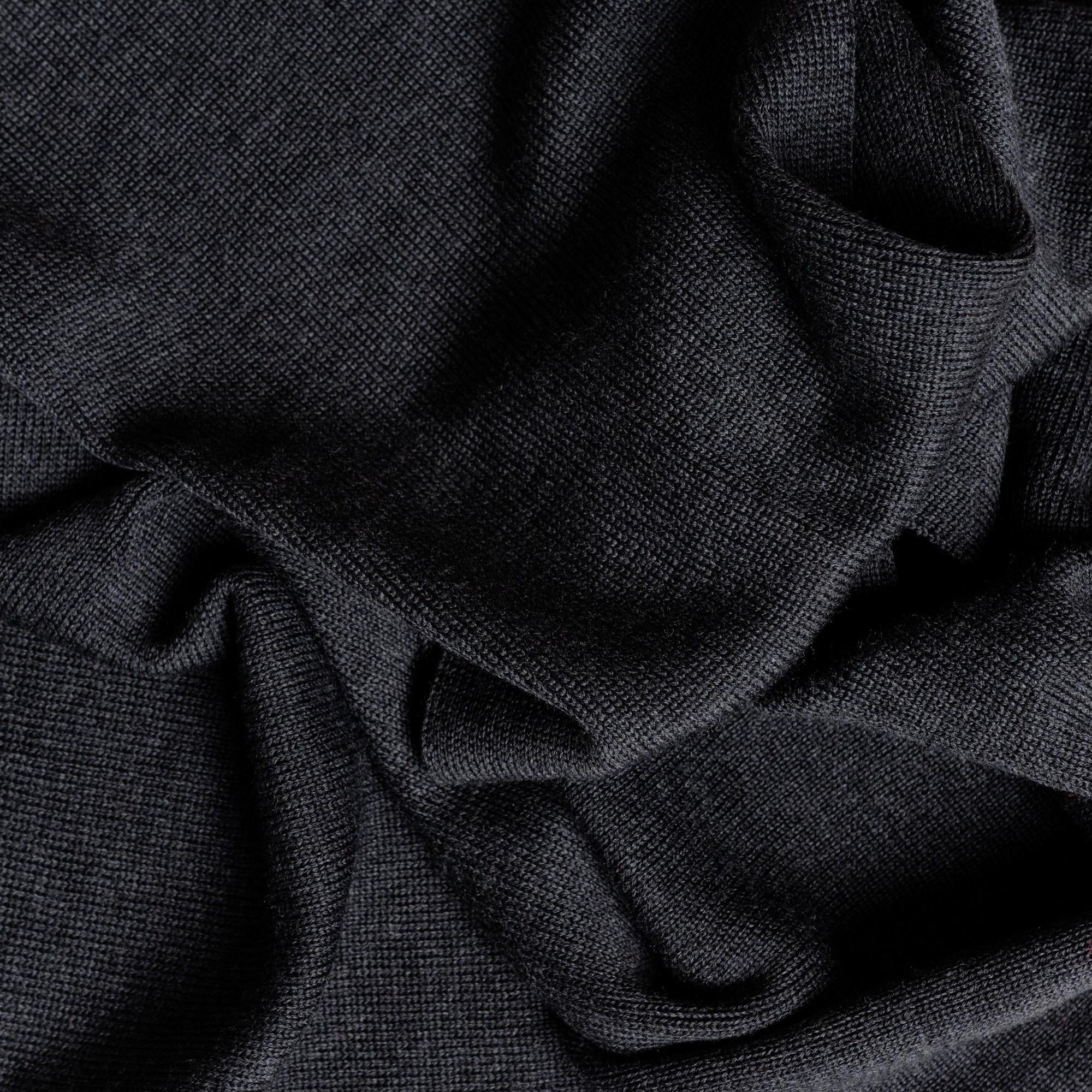 Merino Strickschal von Tom Fyfe in Anthrazit 