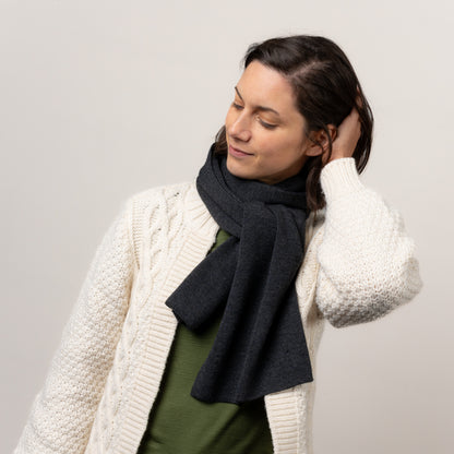 Merino Strickschal von Tom Fyfe in Anthrazit 