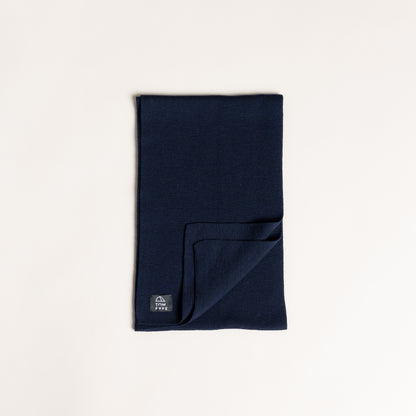 Merino Strickschal von Tom Fyfe in Dunkelblau 