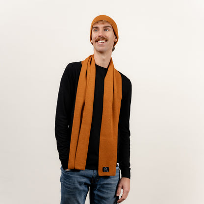 Merino Strickschal von Tom Fyfe in Ocker 