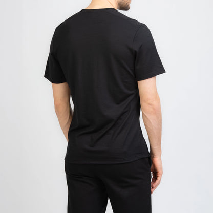 Model mit Merino Herren Shirt Rückenansicht von TOM FYFE in Schwarz 