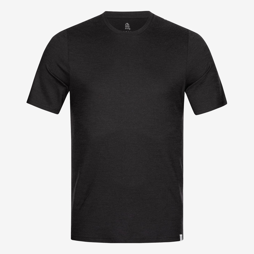 Merino Herren Shirt Frontansicht von Tom Fyfe in Schwarz #farbe_schwarz