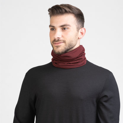 Tom Fyfe Merino Schlauchschal in Burgundy, Vorderansicht 
