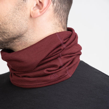 Tom Fyfe Merino Damen Schlauchschal in Burgundy, Nahaufnahme 