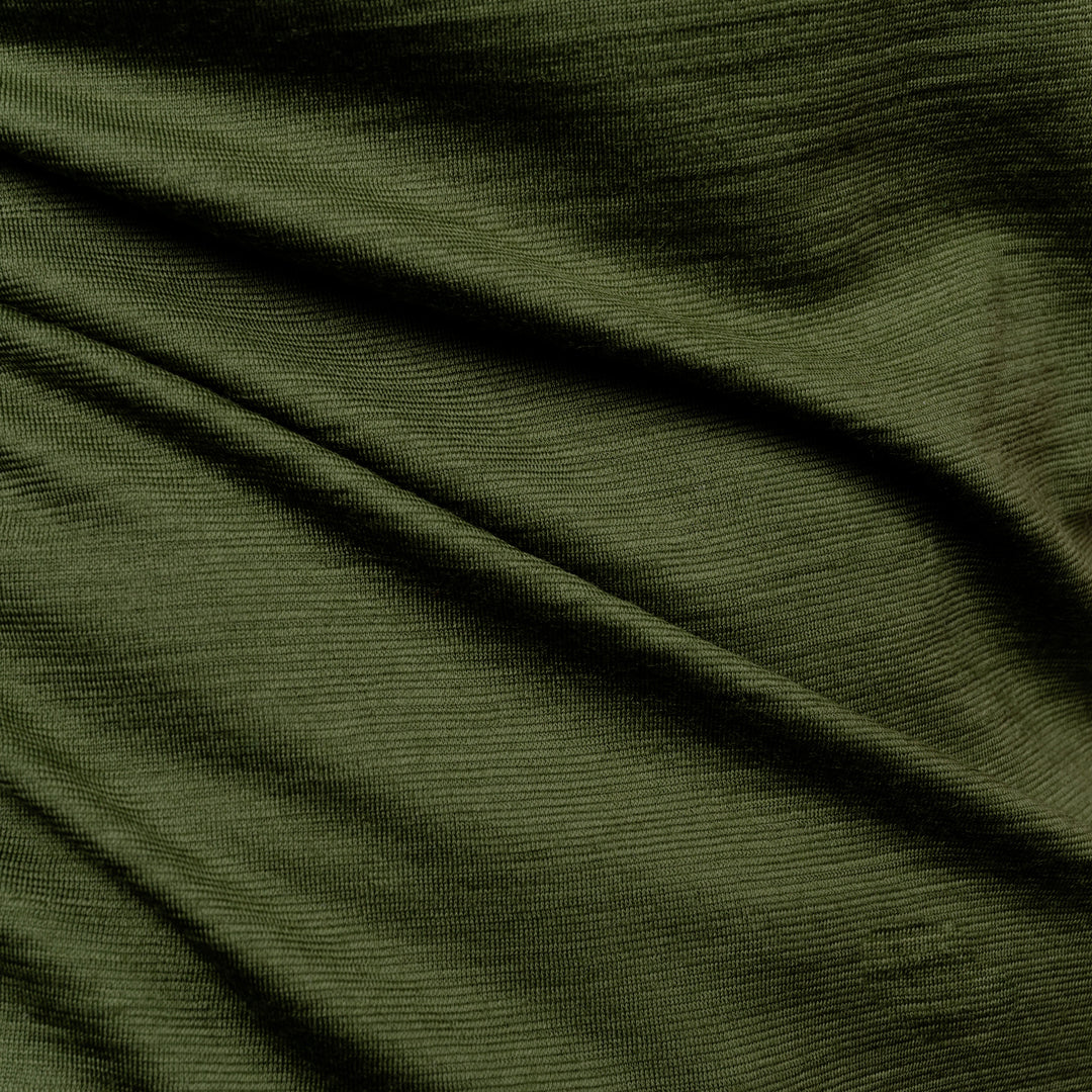 Das weiche und komfortable Gestrick des Shirts in der Farbe Waldgrün #farbe_waldgruen