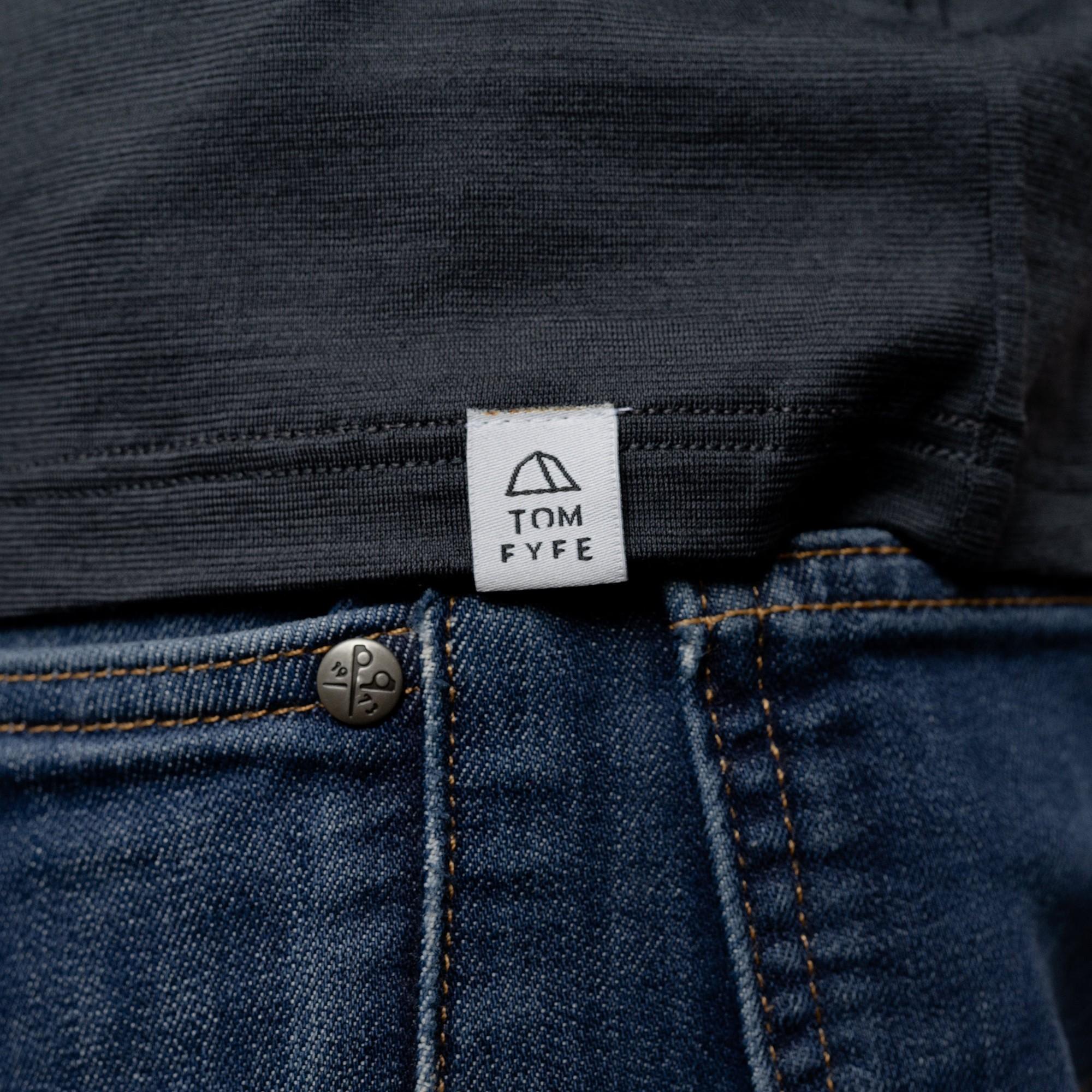 Merino Herren Tank-Top von Tom Fyfe in Anthrazit mit angenähtem Stofflabel mit Logo 