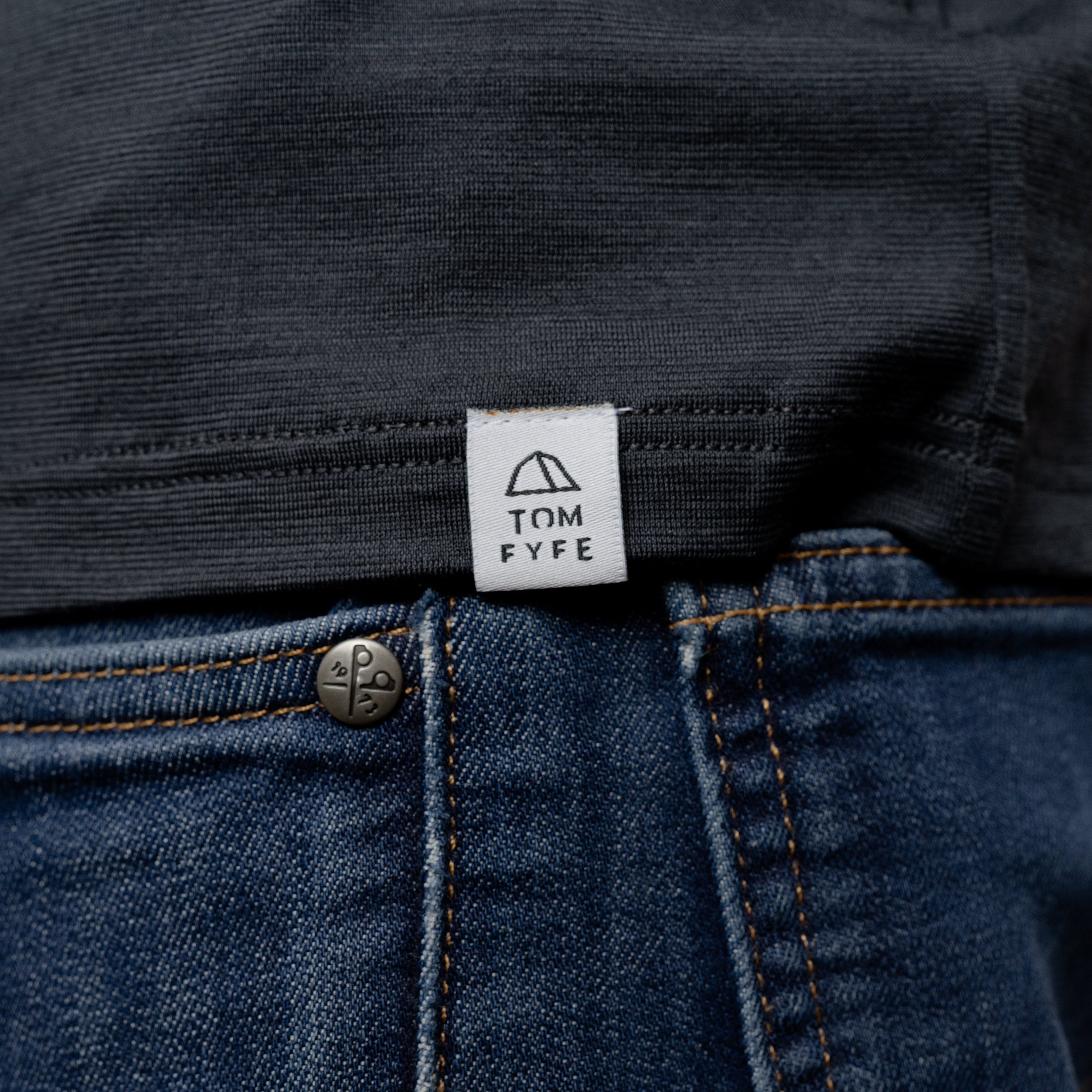 Merino Herren Tank-Top von Tom Fyfe in Anthrazit mit angenähtem Stofflabel mit Logo 