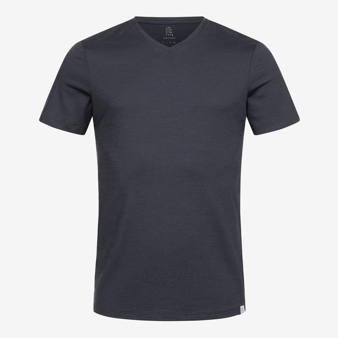 Merino Herren Shirt mit V-Ausschnitt Frontansicht von Tom Fyfe in Anthrazit #farbe_anthrazit