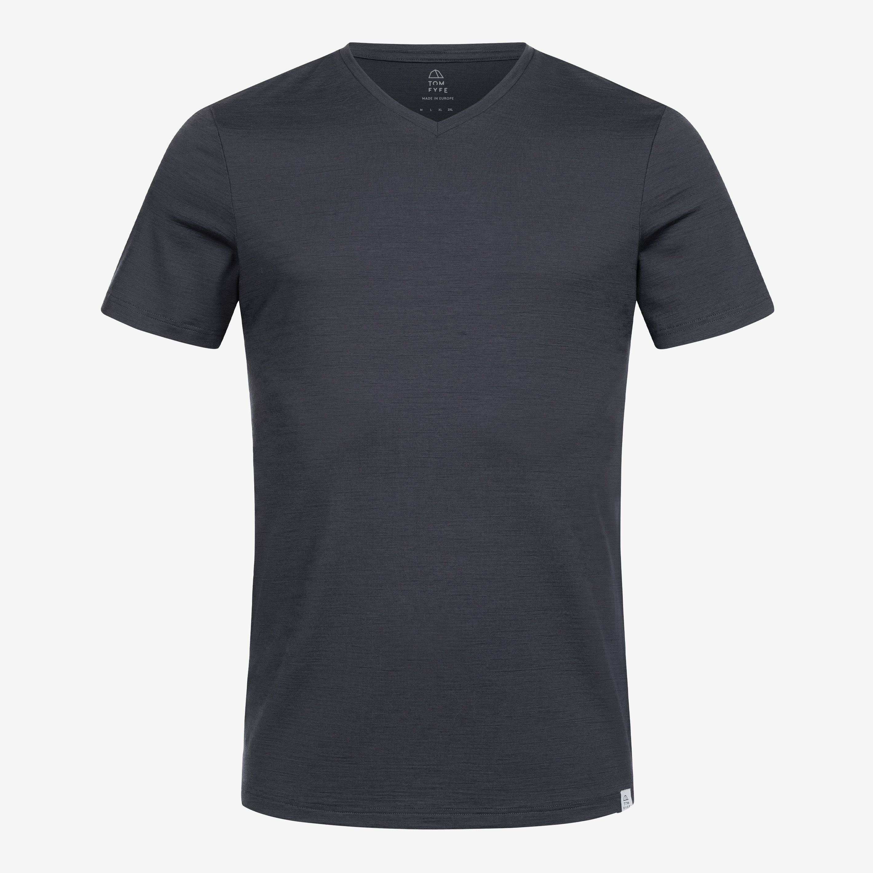 Merino Herren Shirt mit V-Ausschnitt Frontansicht von Tom Fyfe in Anthrazit 