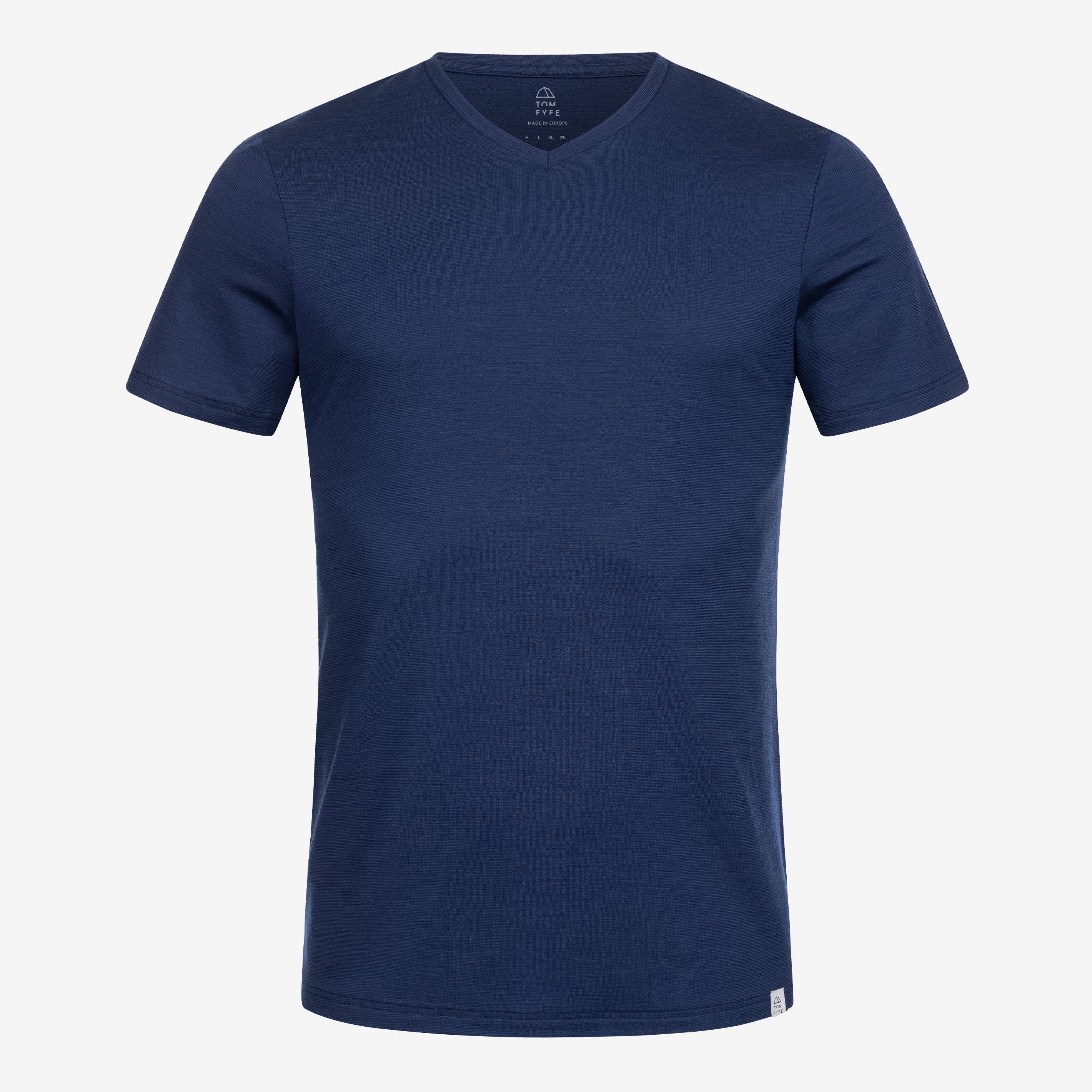 Merino Herren Shirt mit V-Ausschnitt Frontansicht von Tom Fyfe in Marine 