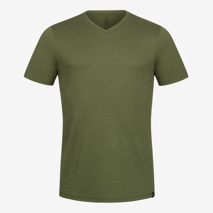 Merino Herren Shirt mit V-Ausschnitt Frontansicht von Tom Fyfe in Waldgruen 