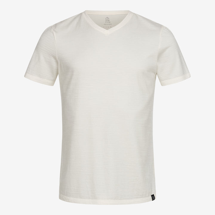 Merino Herren Shirt mit V-Ausschnitt Frontansicht von Tom Fyfe in Wollweiss #farbe_wollweiss