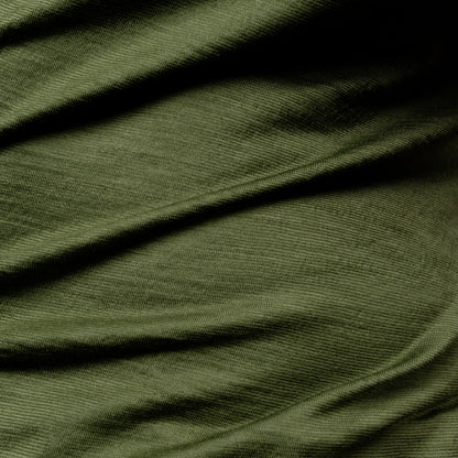 Merino Damen Shirt mit Ausschnitt von Tom Fyfe in Wadgrün Stoff im Detail 