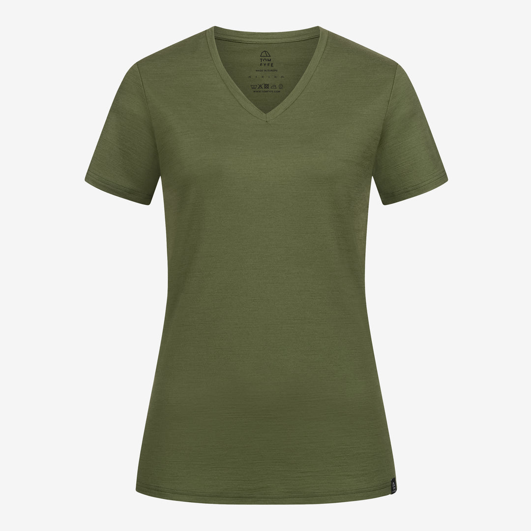 Merino Damen Shirt mit V-Ausschnitt von Tom Fyfe in Wadgrün Frontansicht #farbe_waldgruen