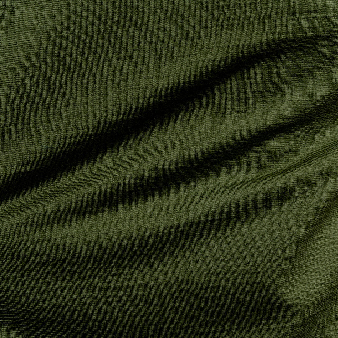 Merino Herren Shirt mit V-Ausschnitt Frontansicht von Tom Fyfe in Waldgruen #farbe_waldgruen
