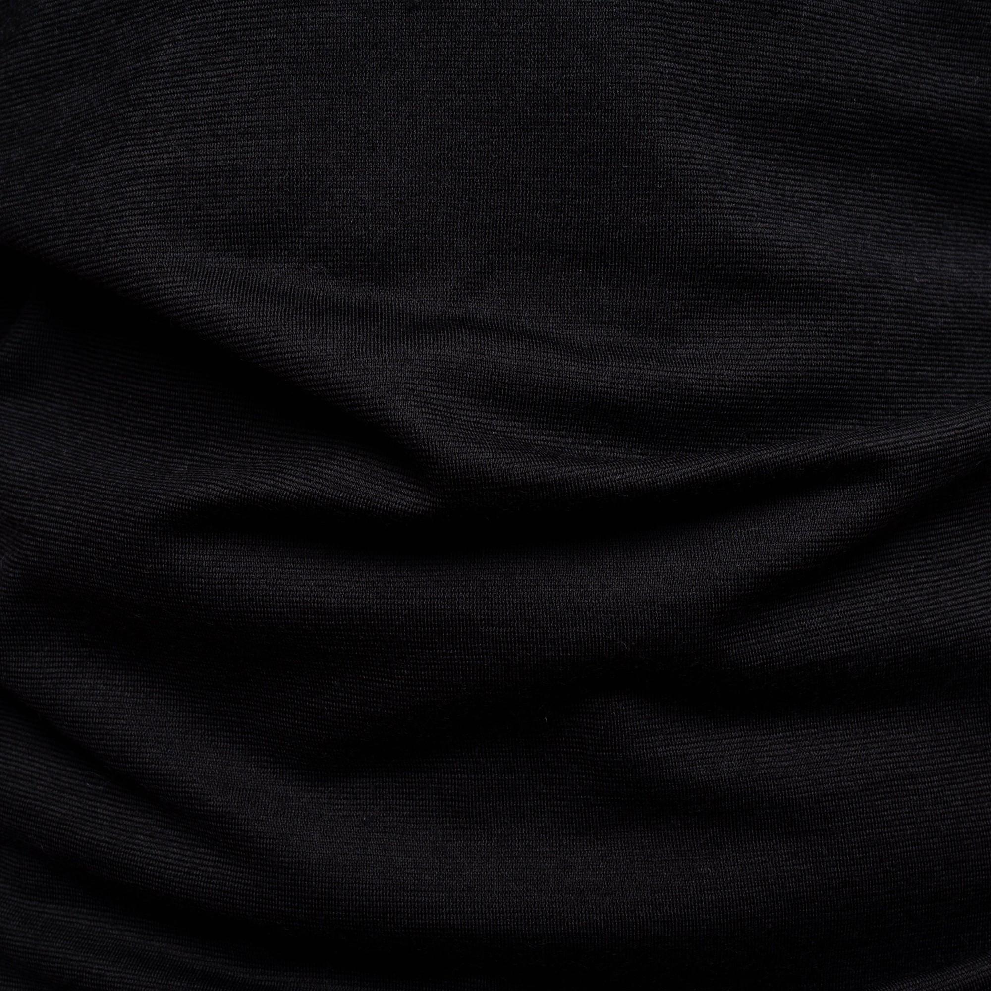Merino Damen Shirt mit V-Ausschnitt Nahaufnahme Tom Fyfe in Schwarz 
