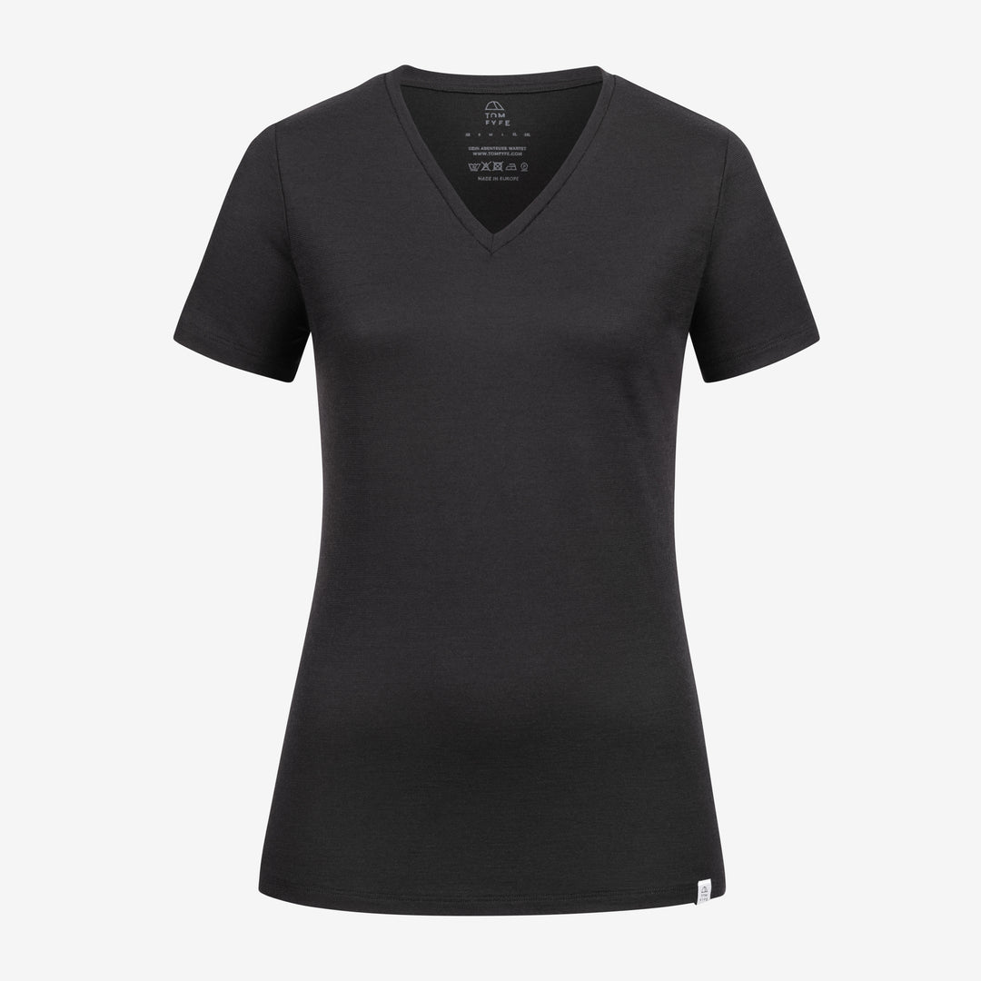 Merino Damen Shirt mit V-Ausschnitt Frontansicht von Tom Fyfe in Schwarz #farbe_schwarz