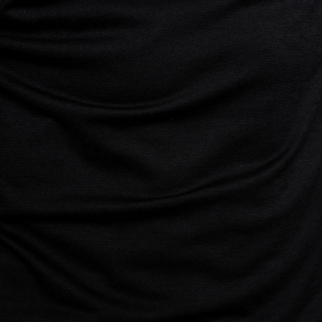 Merino Herren Shirt mit V-Ausschnitt Nahaufnahme Stoff in Schwarz #farbe_schwarz