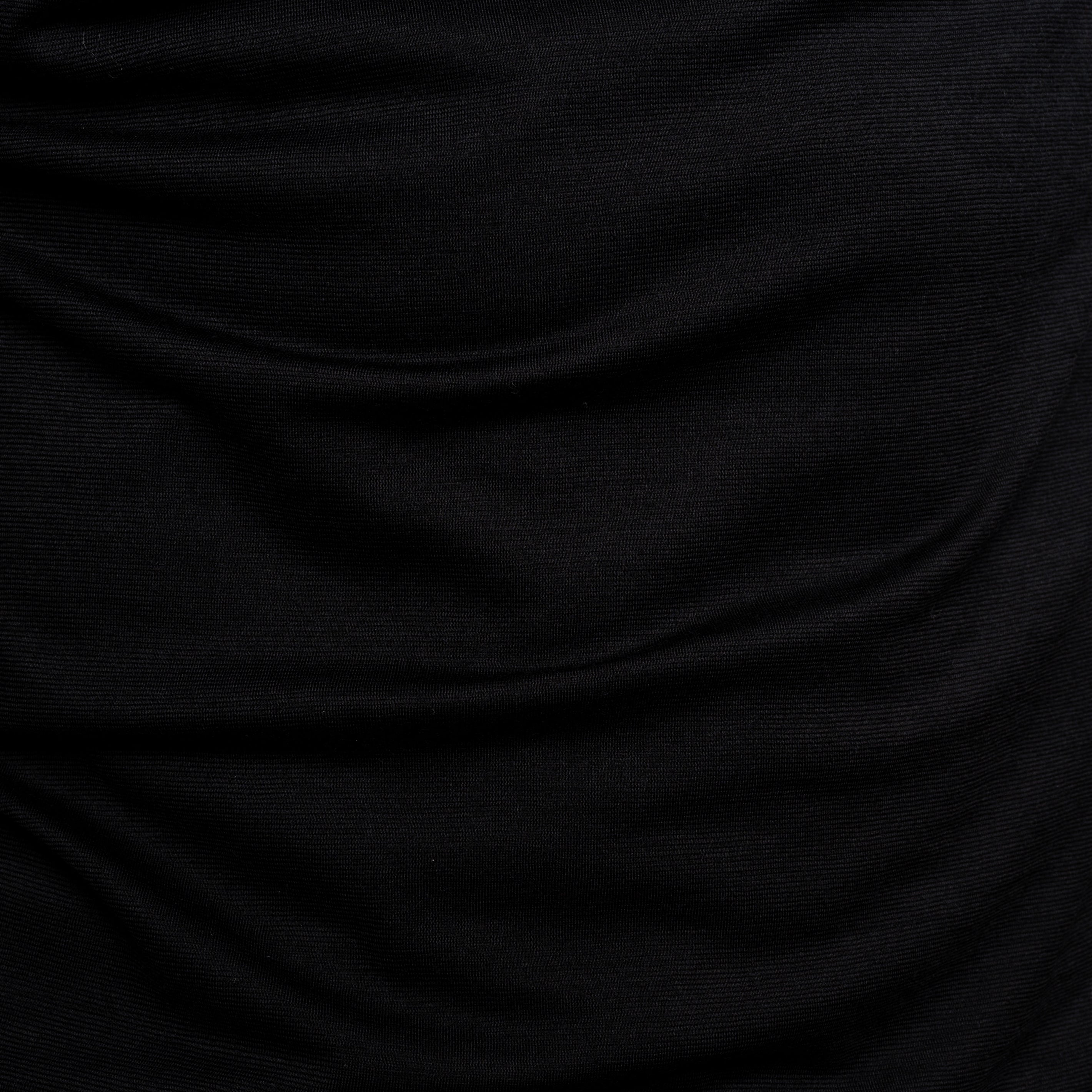 Merino Herren Shirt mit V-Ausschnitt Nahaufnahme Stoff in Schwarz 