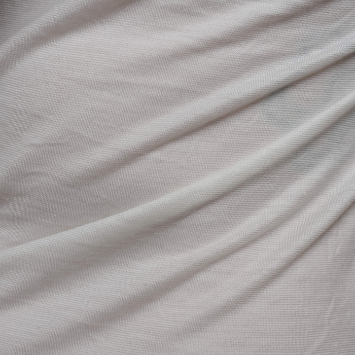 Merino Herren Shirt Nahaufnahme von Tom Fyfe in Weiss #farbe_wollweiss